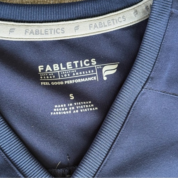Fabletics Womens Scrub Top Navy Blue MotionTech V Neck Stretch Pockets Size S - Picture 6 of 7